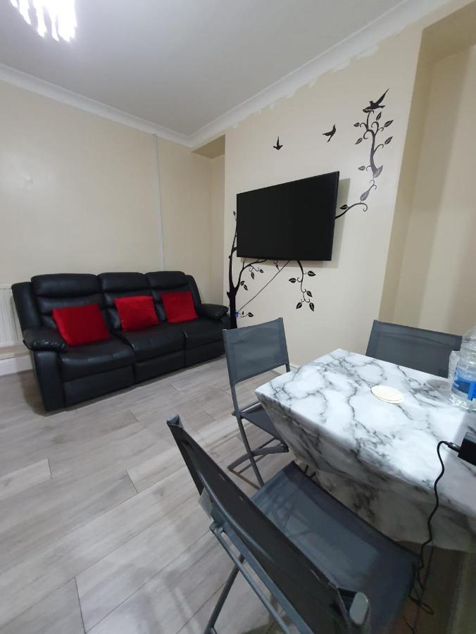 House In The Heart Of Valleys Apartment Ebbw Vale Ngoại thất bức ảnh