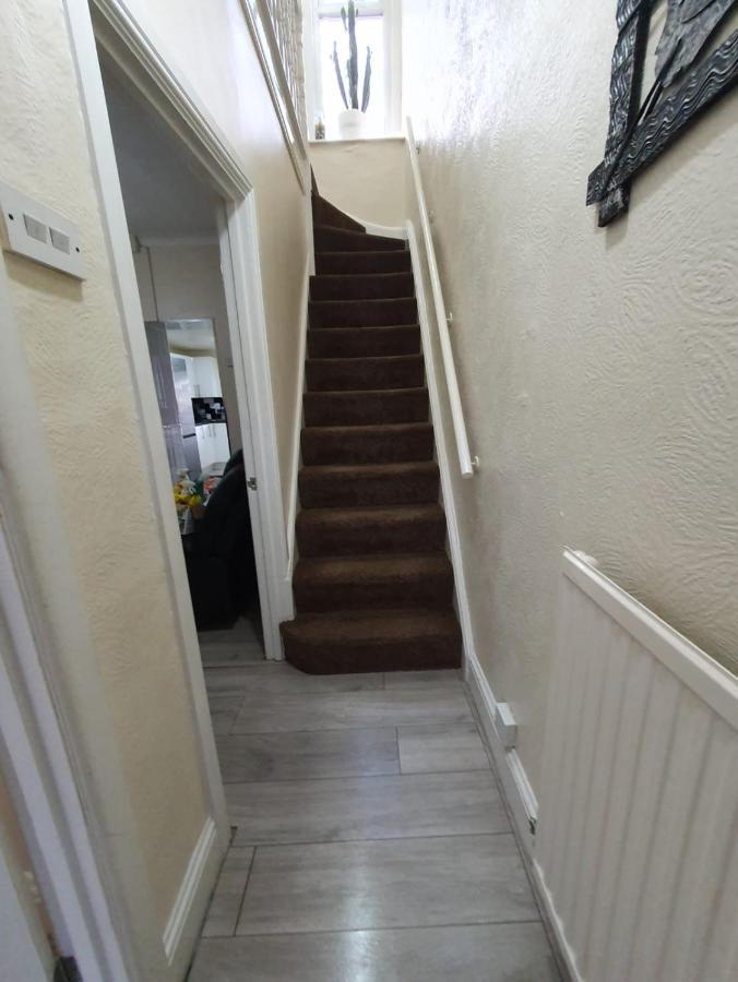 House In The Heart Of Valleys Apartment Ebbw Vale Ngoại thất bức ảnh