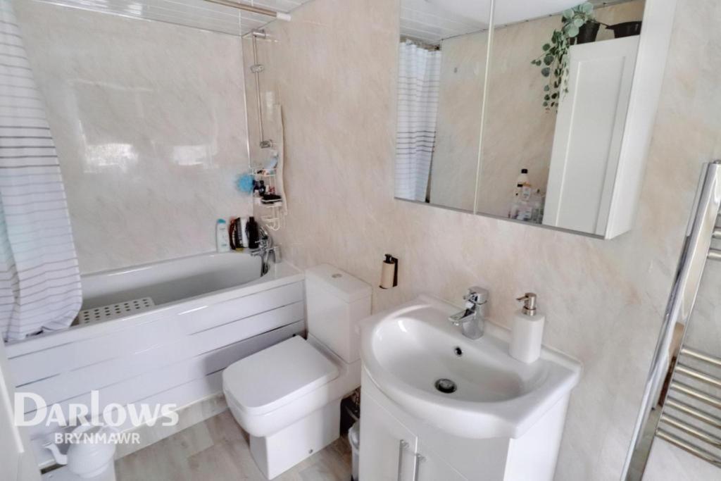 House In The Heart Of Valleys Apartment Ebbw Vale Ngoại thất bức ảnh